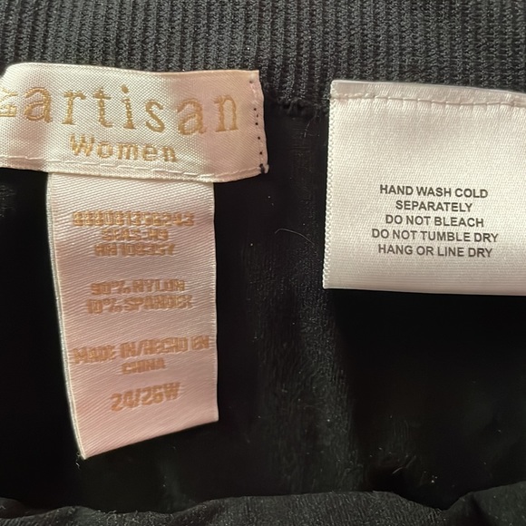 NWOT~ Black plus size woman’s leggings with snap closures at the ankle. - Picture 3 of 3